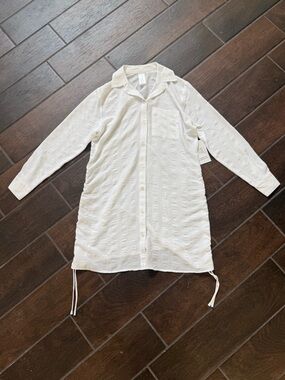 Time and Tru White Textured Cover-Up